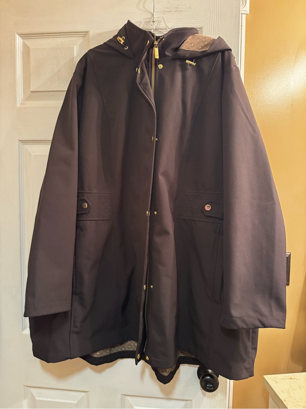 Ladies size 3X Liz Claiborne black raincoat